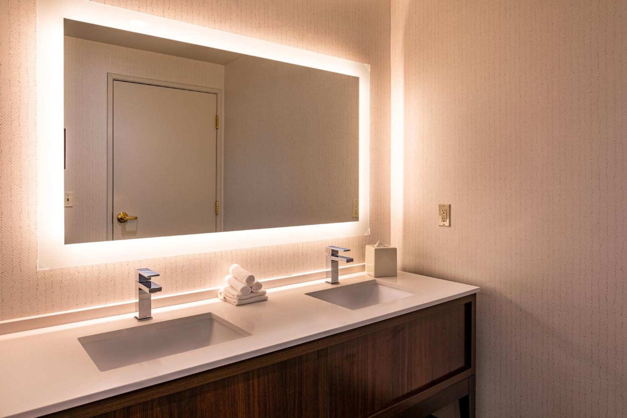 Holiday Inn Oakland Airport By Ihg Exterior photo